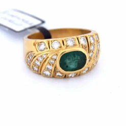 Bague en or jaune avec émeraude