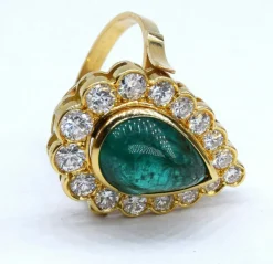 Bague en or jaune avec émeraude
