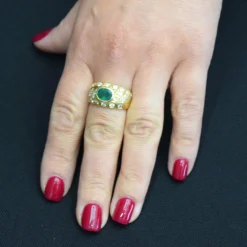 Bague en or jaune avec émeraude