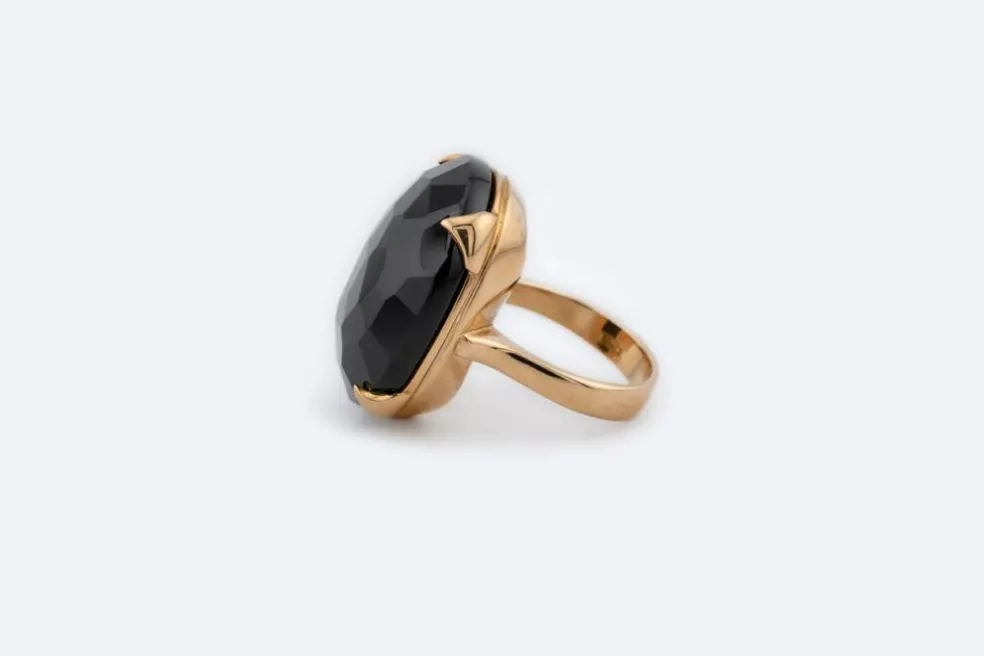 Bague en or jaune avec onyx