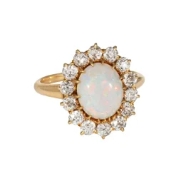 Bague en or jaune avec opale et diamants de style victorien antique