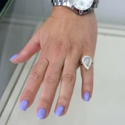 Bague en or jaune avec opale cabochon Déco