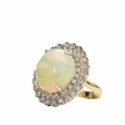 Bague en or jaune avec opale et diamants