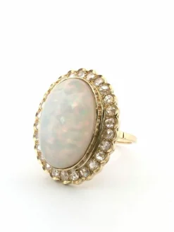 Bague en or jaune avec opale et diamants