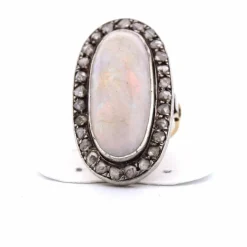 Bague en or jaune avec opale et diamants de l'époque victorienne