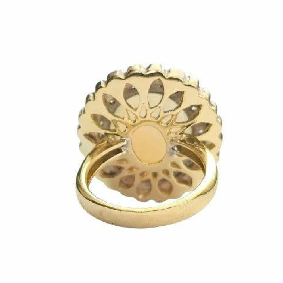 Bague en or jaune avec opale et diamants