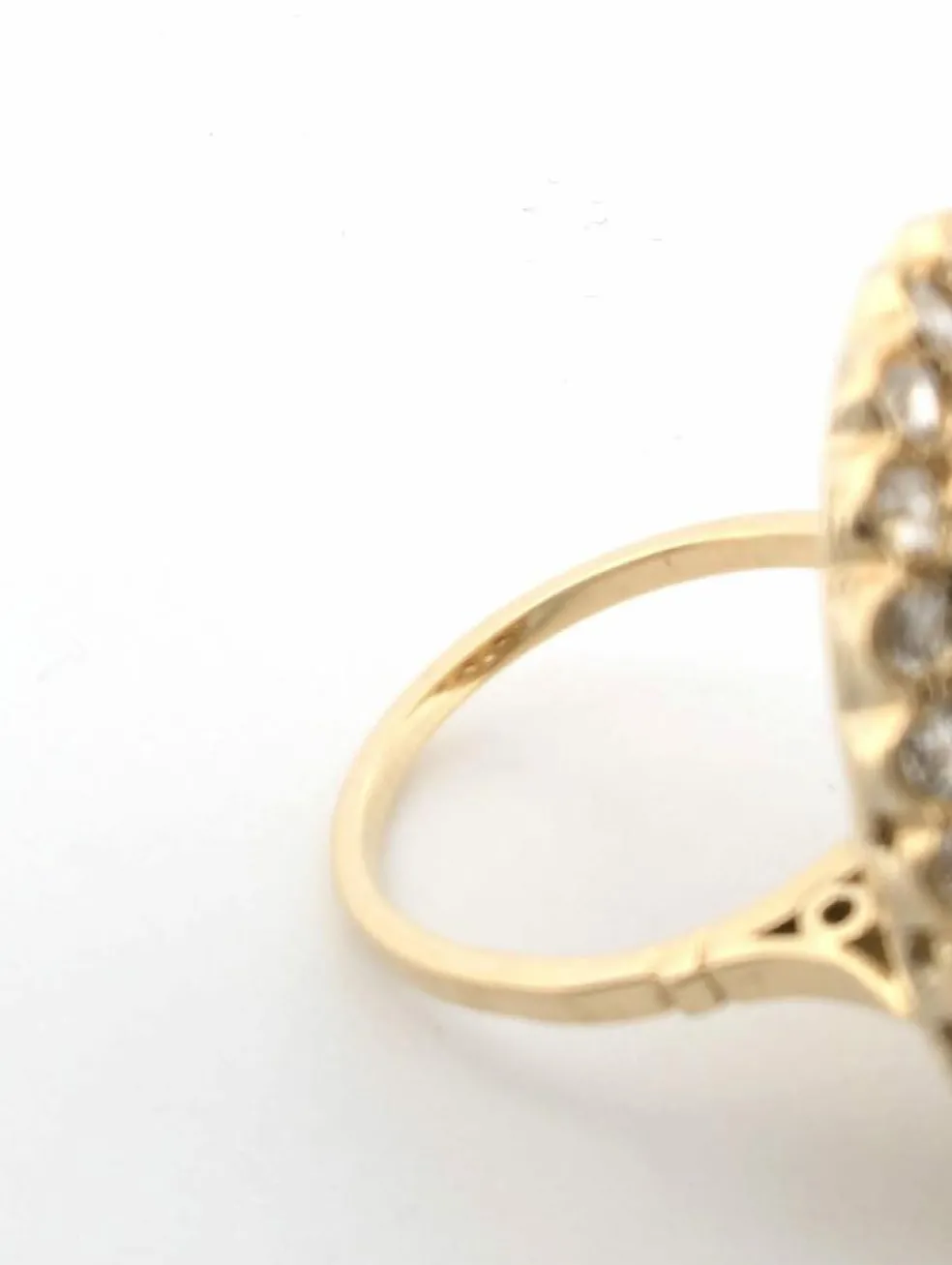 Bague en or jaune avec opale et diamants