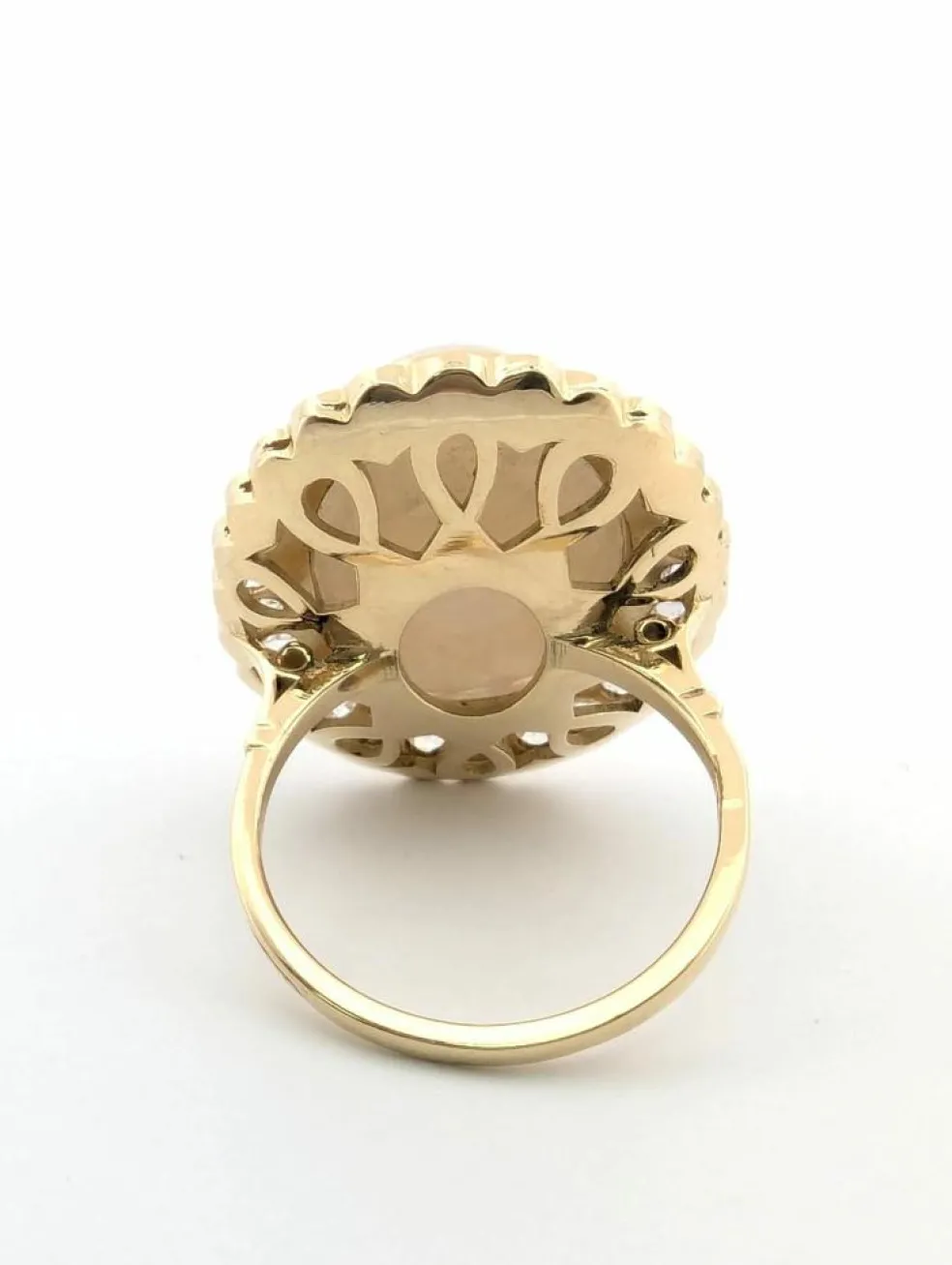 Bague en or jaune avec opale et diamants