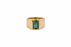 Bague en or jaune avec pierre verte