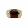Bague en or jaune avec pierre rouge
