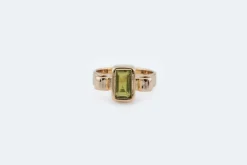 Bague en or jaune avec pierre
