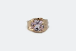 Bague en or jaune avec quartz rose