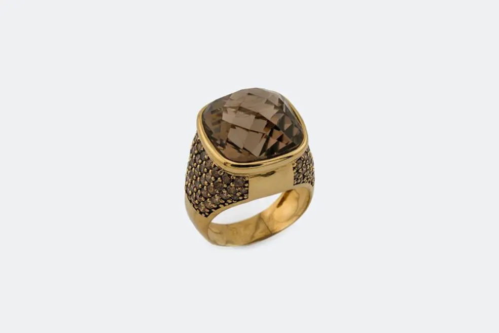 Bague en or jaune avec quartz fumé et diamants bruns