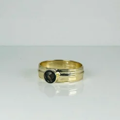 Bague en or jaune avec quartz fumé à facettes rondes