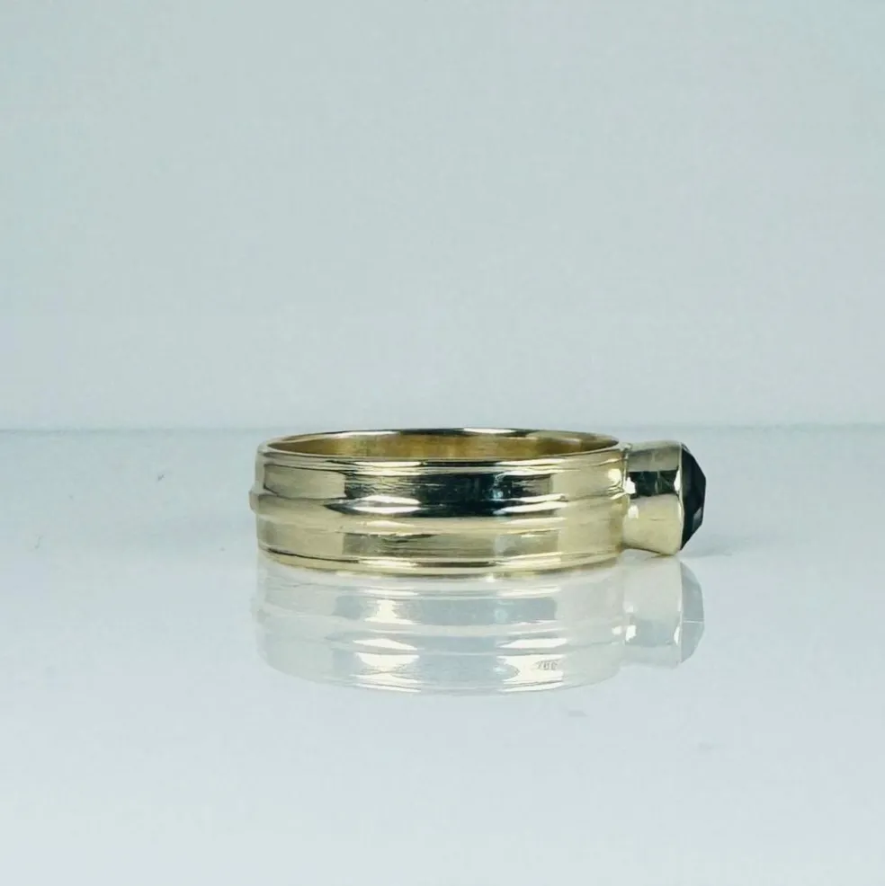 Bague en or jaune avec quartz fumé à facettes rondes