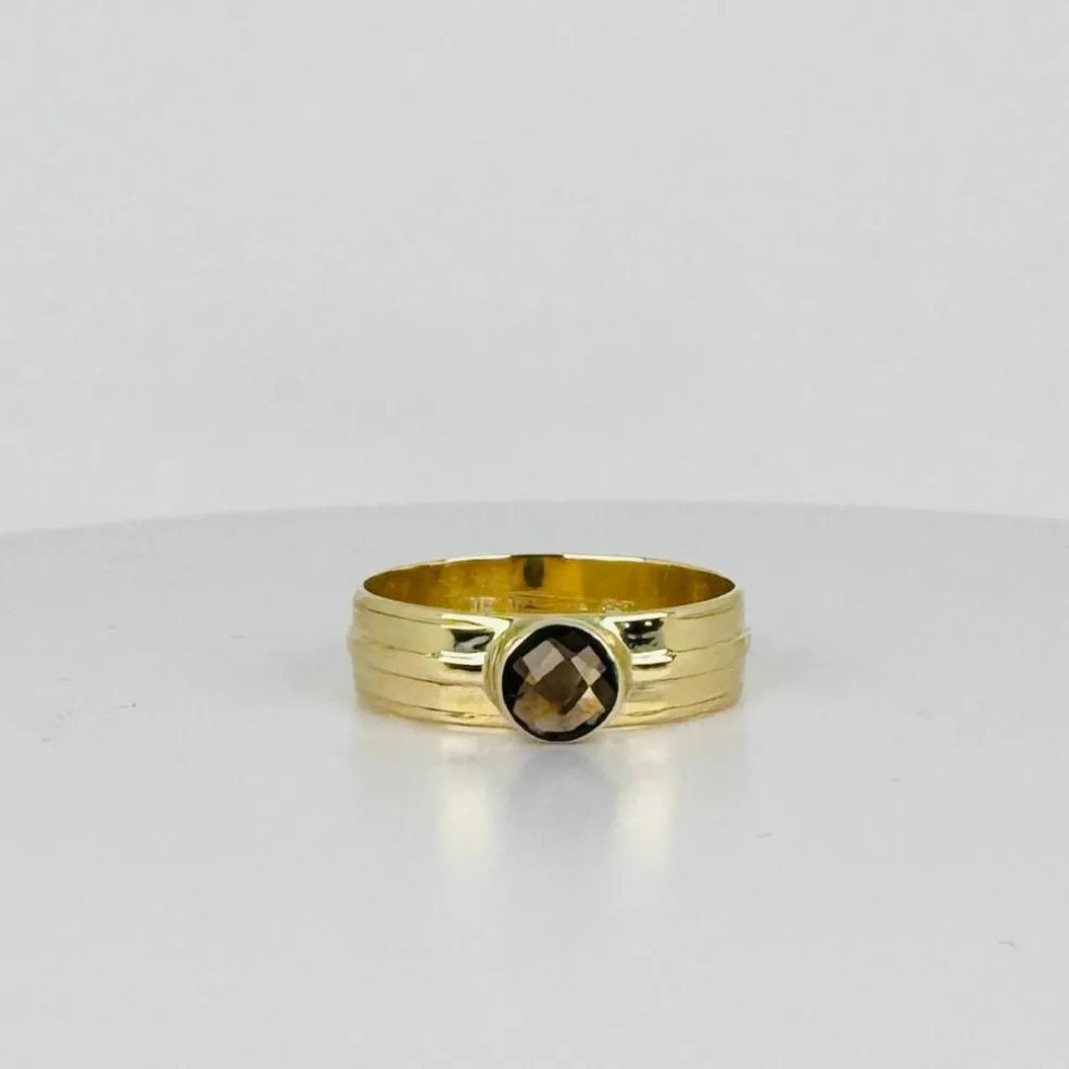 Bague en or jaune avec quartz fumé à facettes rondes