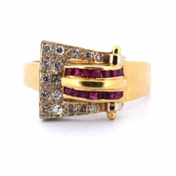 Bague en or jaune avec rubis et diamants des années 40