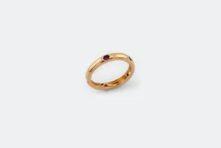 Bague en or jaune avec rubis