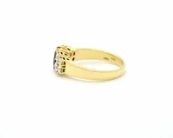 Bague en or jaune avec rubis et diamants
