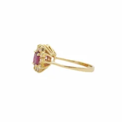 Bague en or jaune avec rubis et diamants