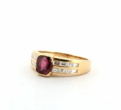 Bague en or jaune avec rubis et diamants