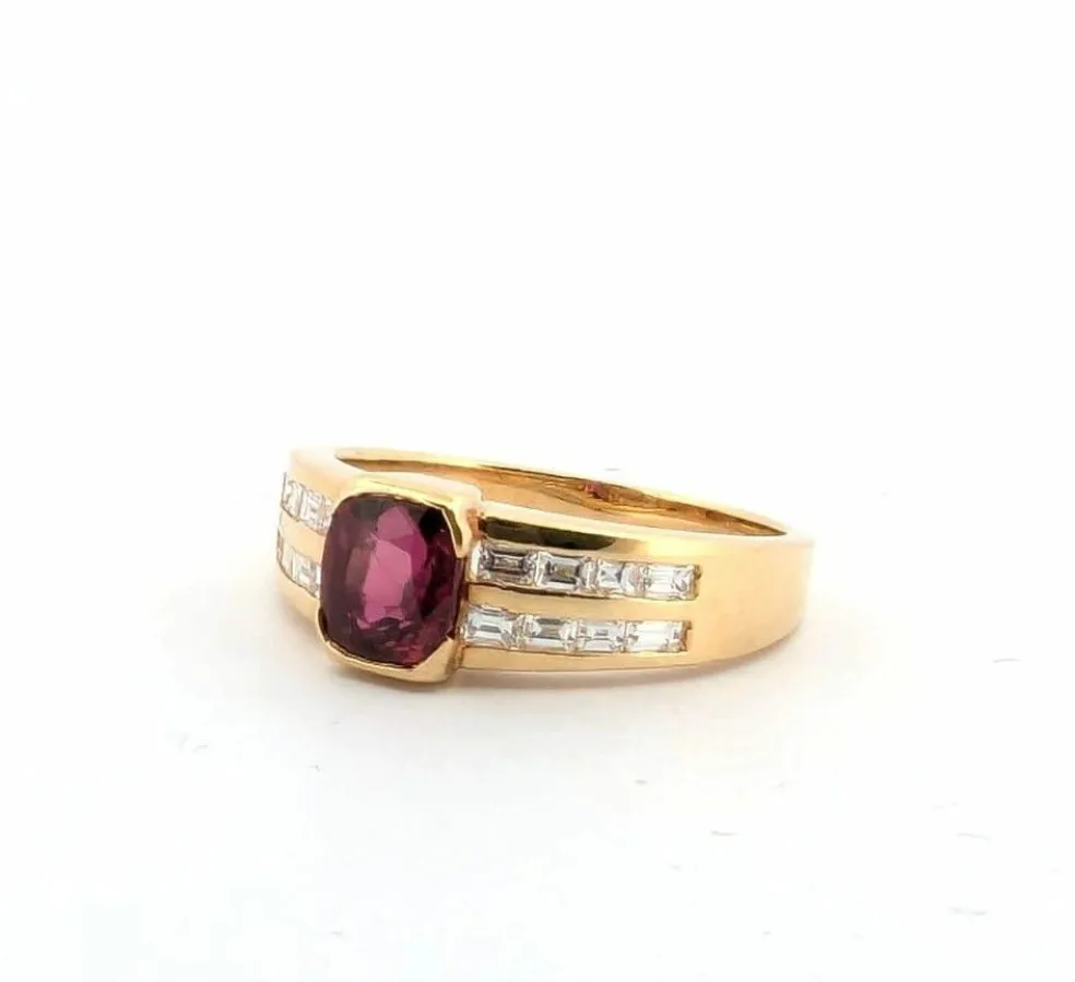 Bague en or jaune avec rubis et diamants