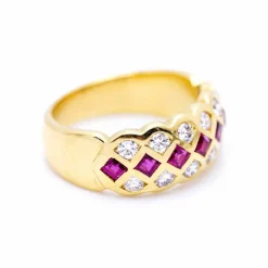 Bague en or jaune avec rubis et diamants