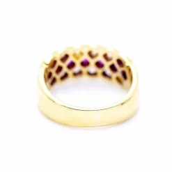 Bague en or jaune avec rubis et diamants