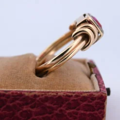 BAGUE EN OR JAUNE avec rubis