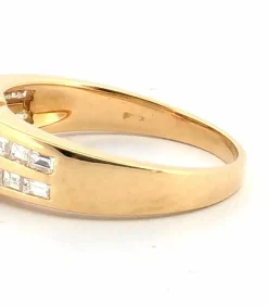 Bague en or jaune avec rubis et diamants