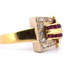 Bague en or jaune avec rubis et diamants des années 40