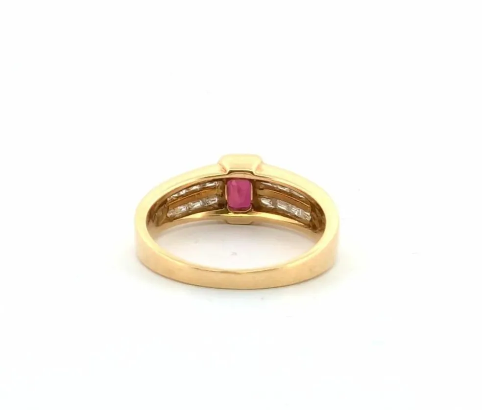 Bague en or jaune avec rubis et diamants