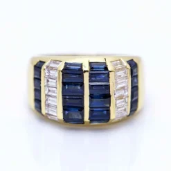 Bague en or jaune avec saphirs baguettes