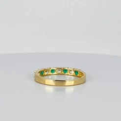 Bague en or jaune avec saphirs et émeraudes