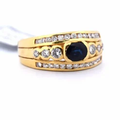 BAGUE EN OR JAUNE AVEC SAPHIR ET DIAMANTS