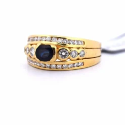 BAGUE EN OR JAUNE AVEC SAPHIR ET DIAMANTS