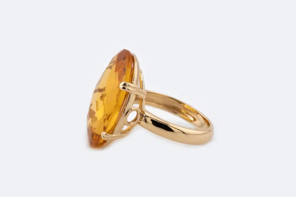 Bague en or jaune avec topaze