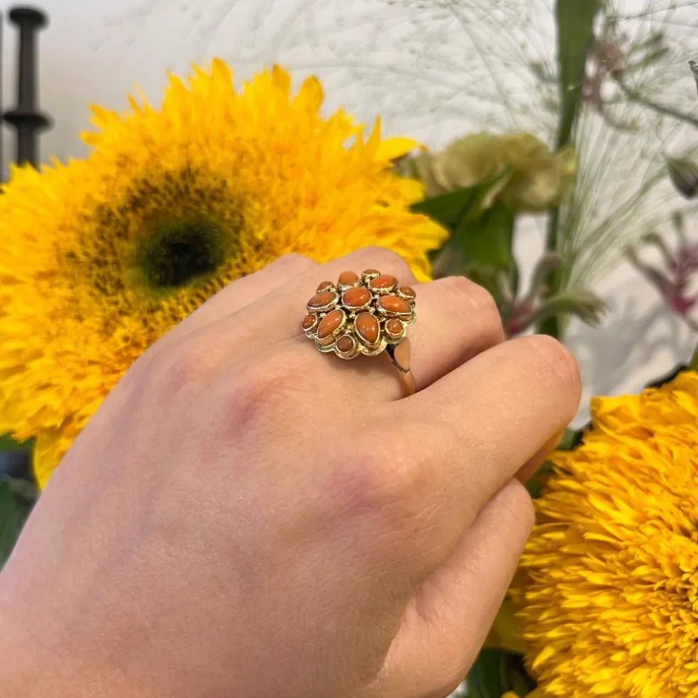 Bague en or jaune corail 14 carats avec grappe de fleurs