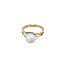 Bague en or jaune diamants et perle