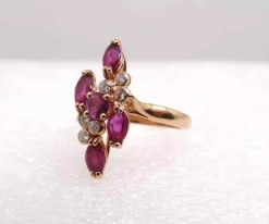 Bague en or jaune, diamants et rubis