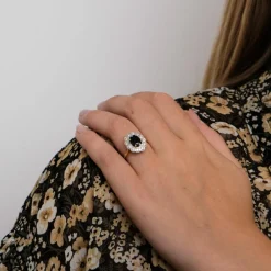 Bague en or jaune, diamants & saphir