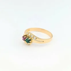 Bague en or jaune diamants rubis et émeraude