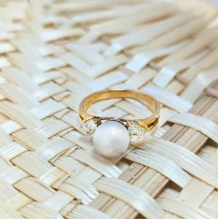 Bague en or jaune diamants et perle