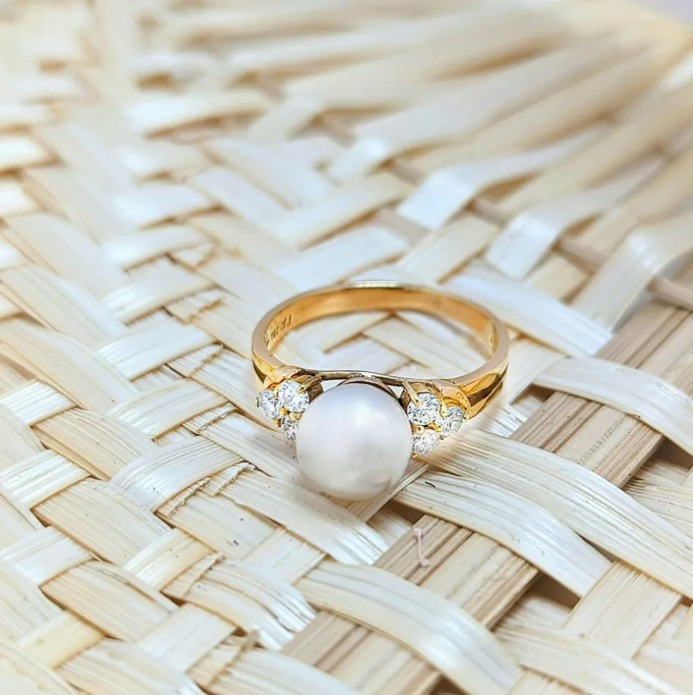 Bague en or jaune diamants et perle
