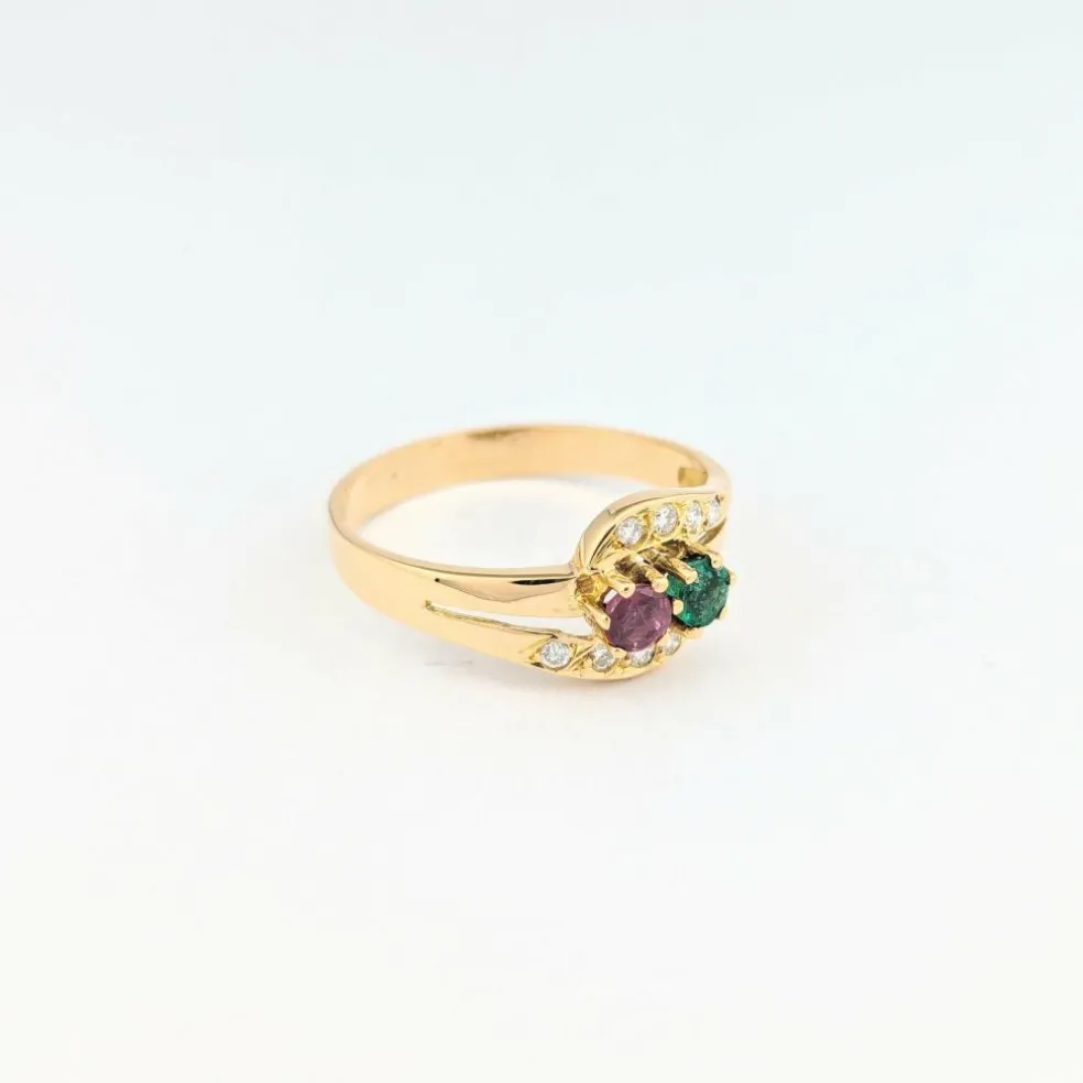 Bague en or jaune diamants rubis et émeraude