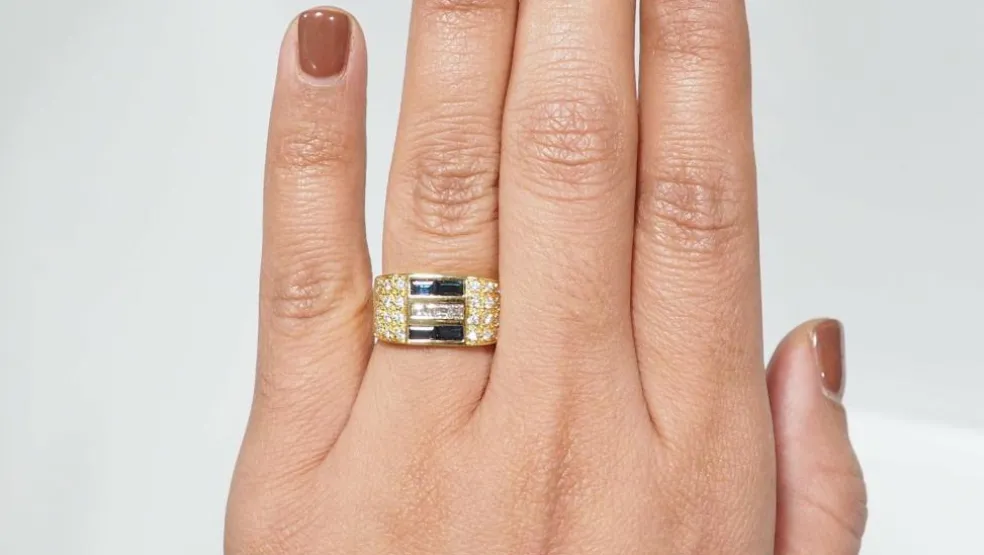 Bague en or jaune, diamants et saphirs