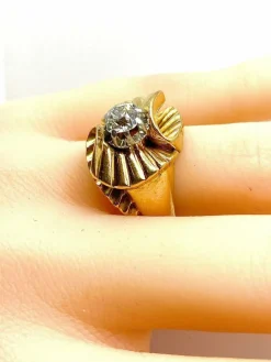 Bague en or jaune, diamant, vers 1940/1960