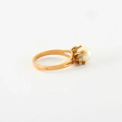 Bague en or jaune, diamants & perle