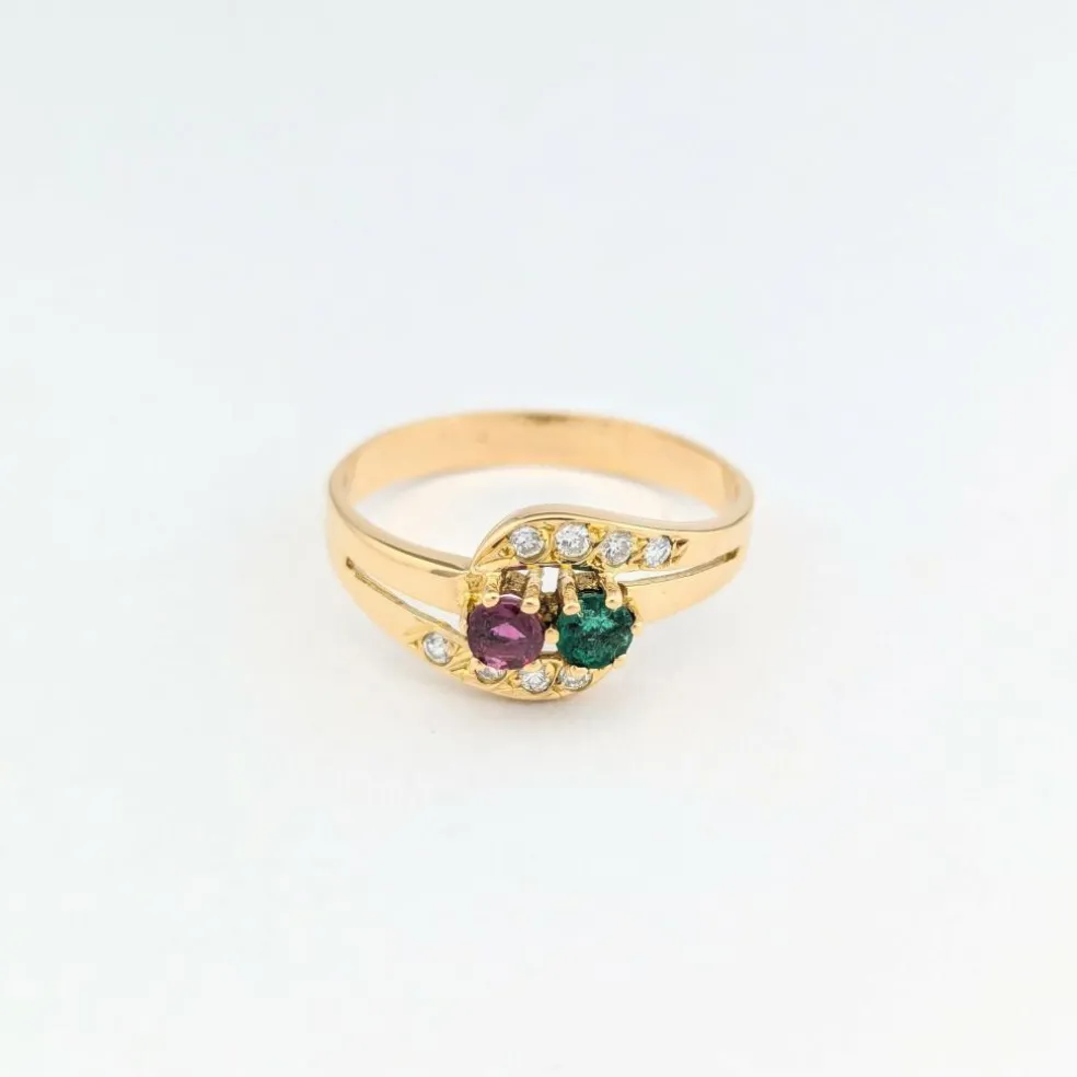 Bague en or jaune diamants rubis et émeraude