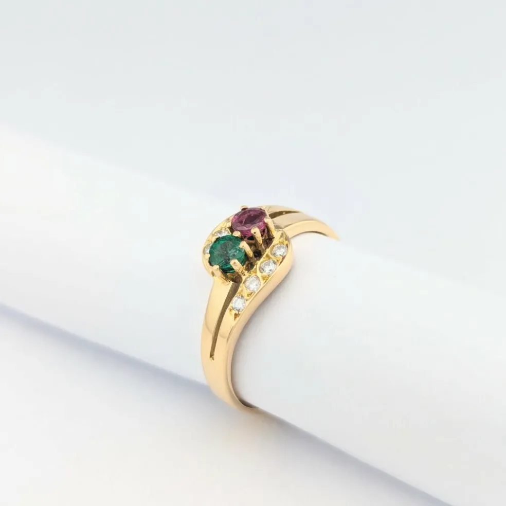 Bague en or jaune diamants rubis et émeraude